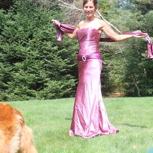 Strapless formal wear, size 6